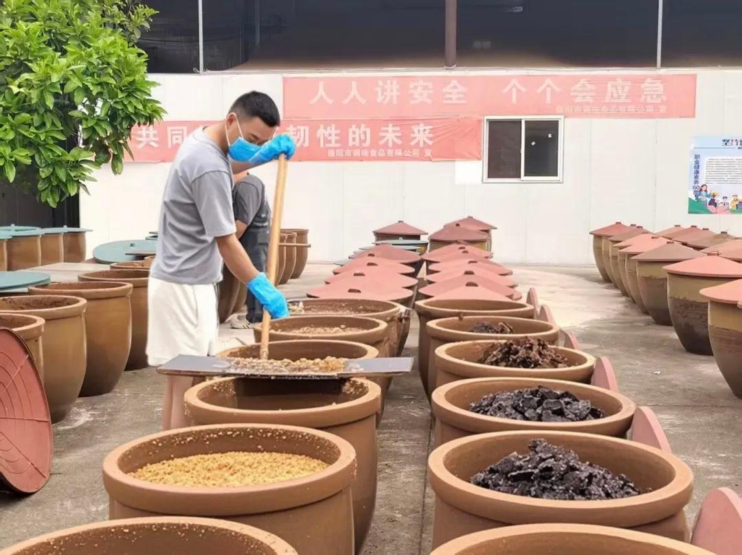 【耕耘五月天】行者故事:脚踏热浪 一步一店传酱香